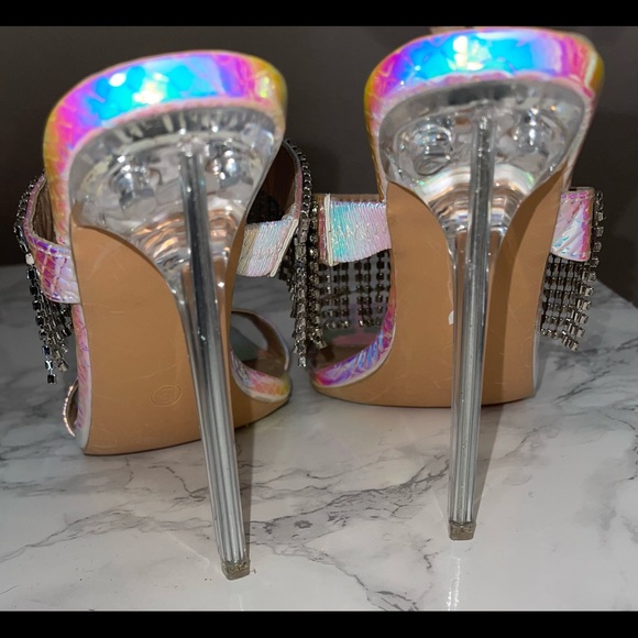 So extra 🤩 iridescent python clear heel with rhinestone fringe  🦄 - Picture 3 of 8